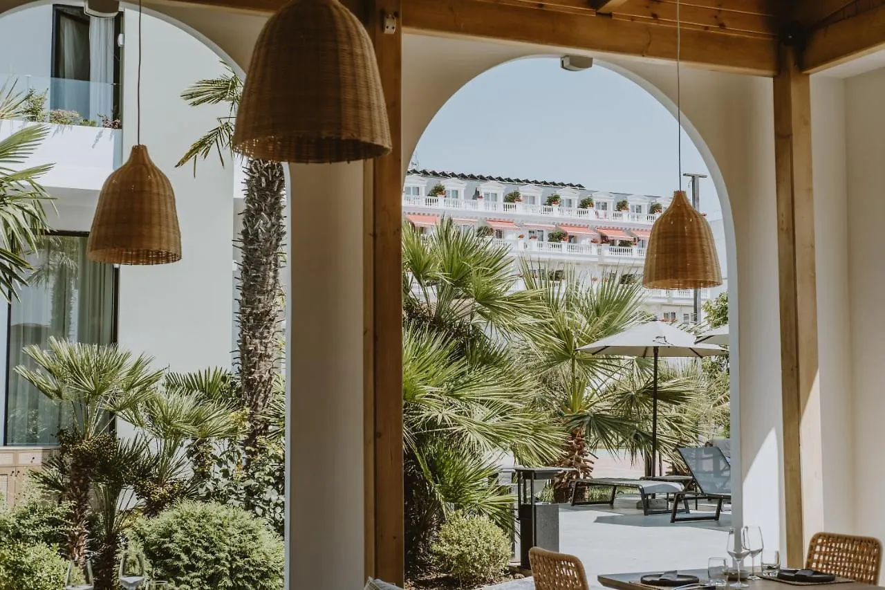 Flower Hotels & Resorts Golem  Golem (Tirana)