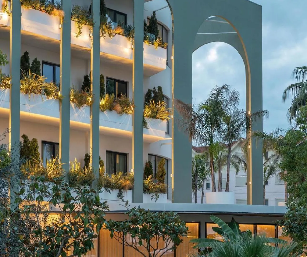 Flower Hotels & Resorts Golem  Albania
