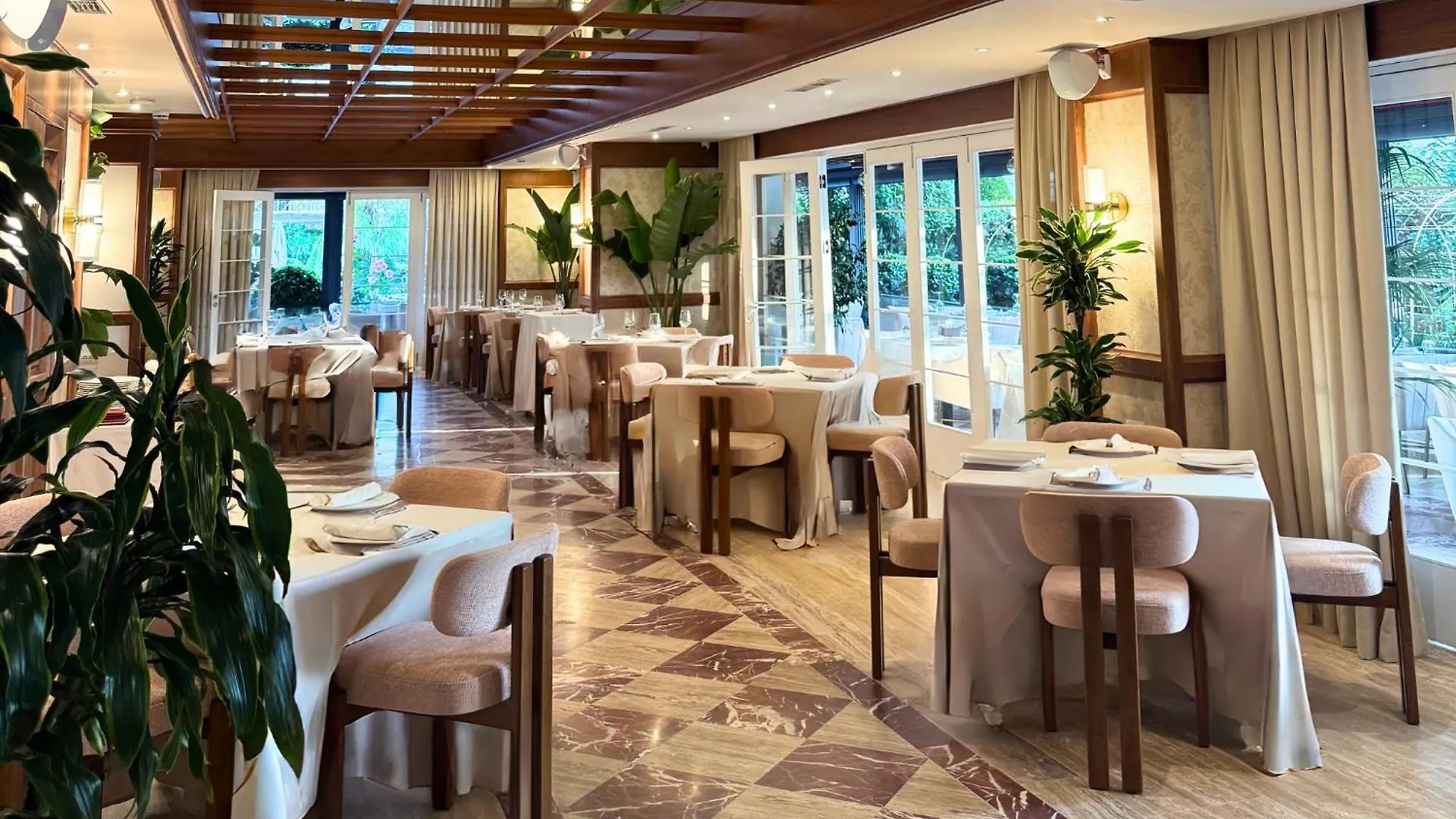 Flower Hotels & Resorts Golem   Golem (Tirana)